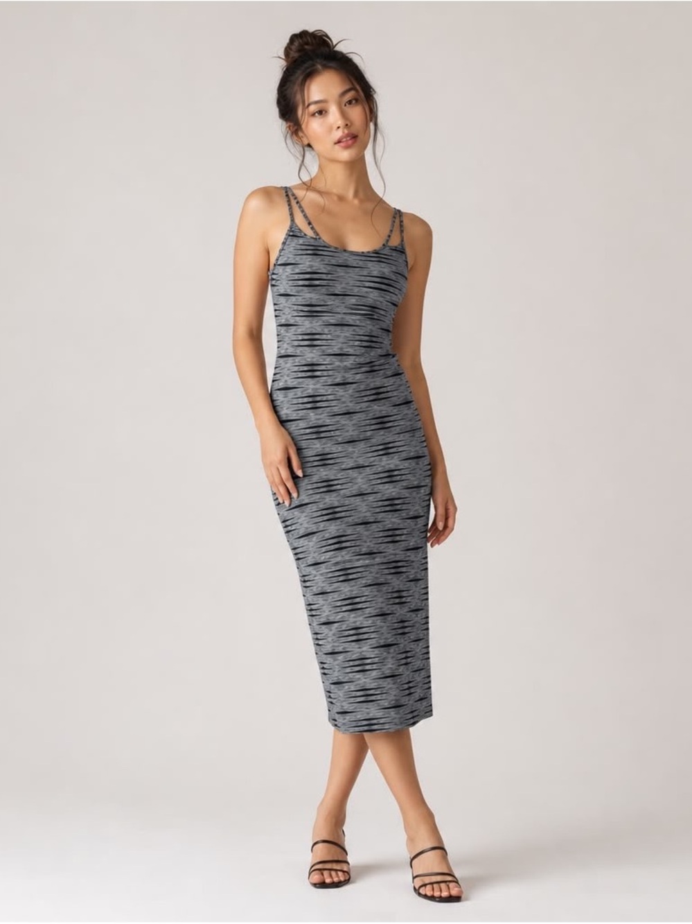 Athleta Swerve Strappy Active Dress Grey Black Wavy Space Dye Built in Bra